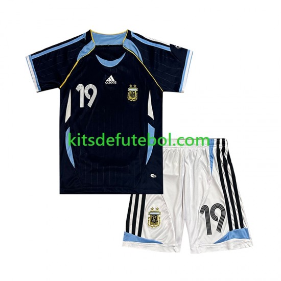 Camisola Retrô Seleção da Argentina Lionel Messi 19 Criança Equipamento alternativo 2006 Mangas Curtas